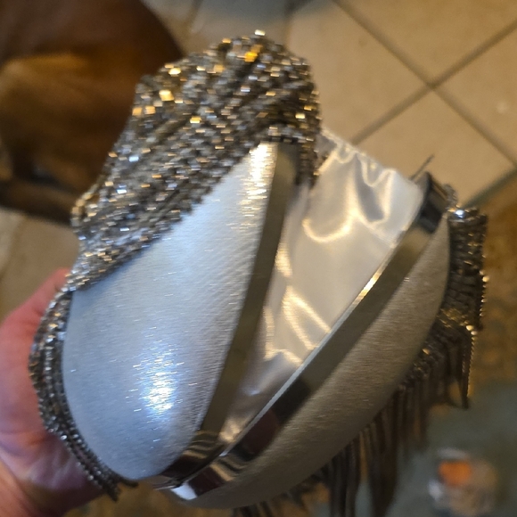 Silver Heart-Shaped Rhinestone Handbag - Picture 10 of 10